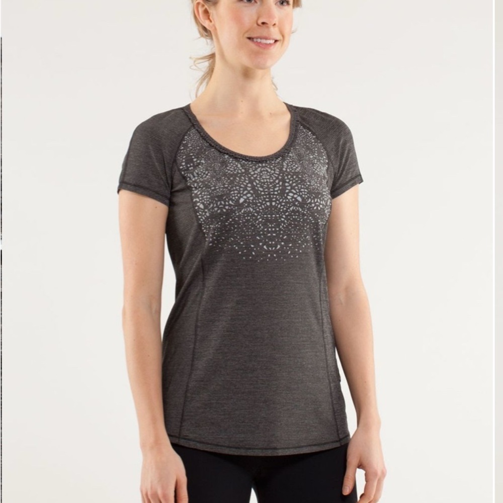 🍋Lululemon Run: Wild Short Sleeve Tech Tee Shirt Black Gray Sz 12 Ruffle Detail